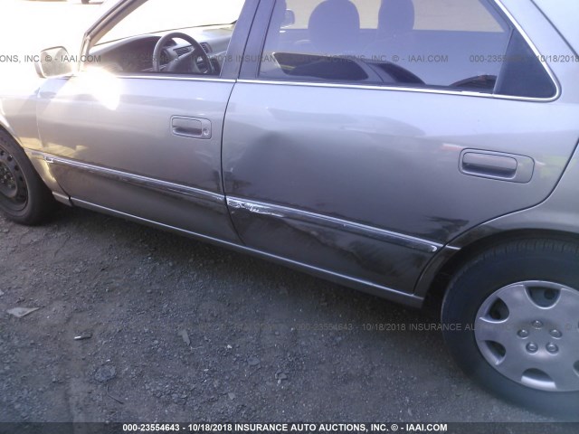 4T1BG22K5WU369836 - 1998 TOYOTA CAMRY CE/LE/XLE 灰色 照片 6