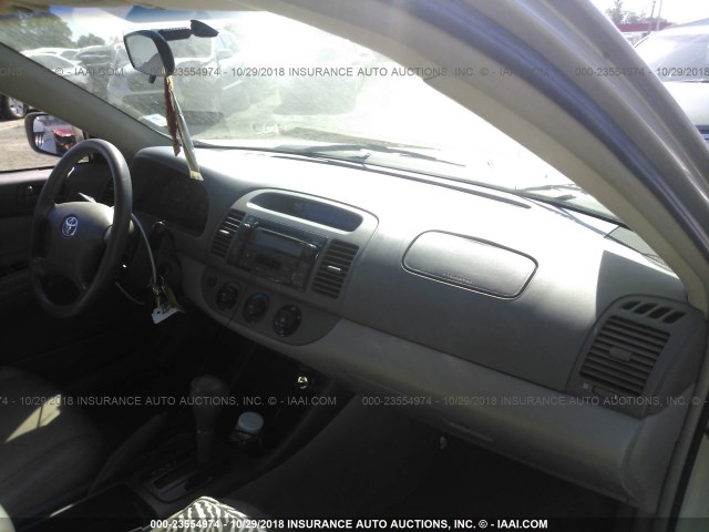 4T1BE32K04U822589 - 2004 TOYOTA CAMRY LE/XLE/SE GOLD photo 5