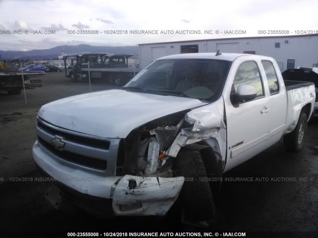 2GCEK19Y771670254 - 2007 CHEVROLET SILVERADO K1500 WHITE photo 2