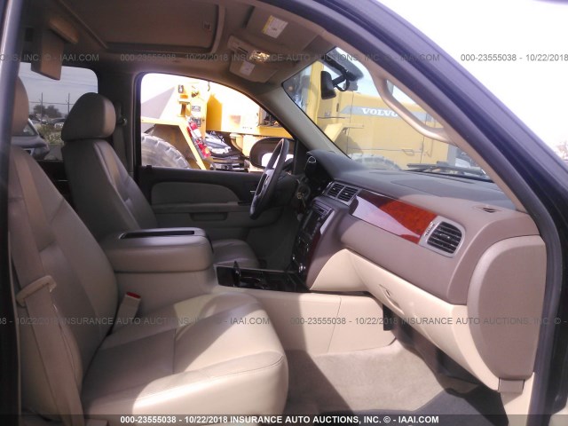 1GNSKKE35BR266380 - 2011 CHEVROLET SUBURBAN K1500 LTZ BLACK photo 5