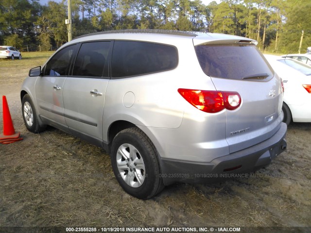 1GNEV13D89S143749 - 2009 CHEVROLET TRAVERSE LS SILVER photo 3