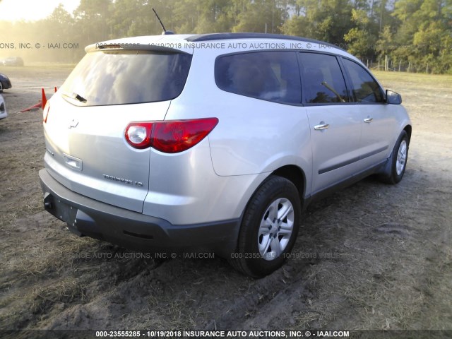 1GNEV13D89S143749 - 2009 CHEVROLET TRAVERSE LS SILVER photo 4