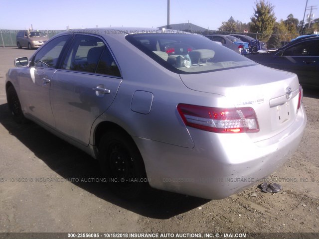 4T1BF3EK7AU051228 - 2010 TOYOTA CAMRY SE/LE/XLE SILVER photo 3