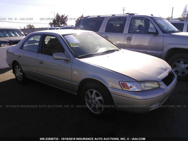 4T1BF28K2WU057256 - 1998 TOYOTA CAMRY CE/LE/XLE 棕色 照片 1