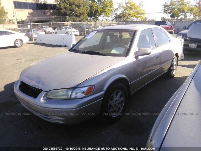 4T1BF28K2WU057256 - 1998 TOYOTA CAMRY CE/LE/XLE 棕色 照片 2