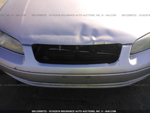 4T1BF28K2WU057256 - 1998 TOYOTA CAMRY CE/LE/XLE 棕色 照片 6