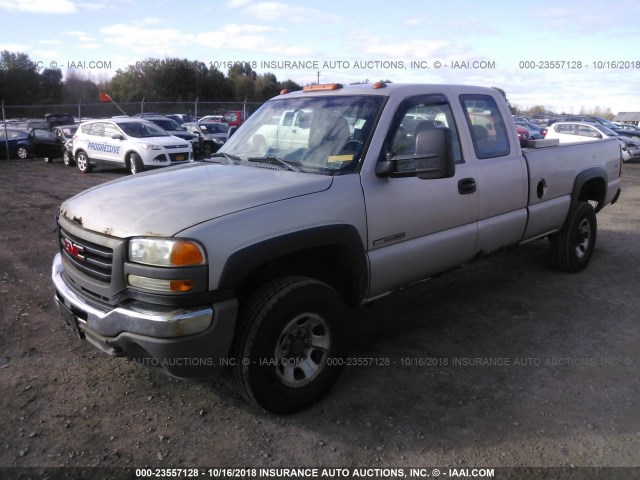 1GTHK39U35E303952 - 2005 GMC NEW SIERRA K3500 GRAY photo 2