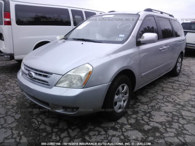 KNDMB233286214798 - 2008 KIA SEDONA EX/LX SILVER photo 2