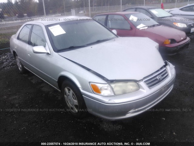 JT2BG22K010573876 - 2001 TOYOTA CAMRY CE/LE/XLE 银色 照片 1