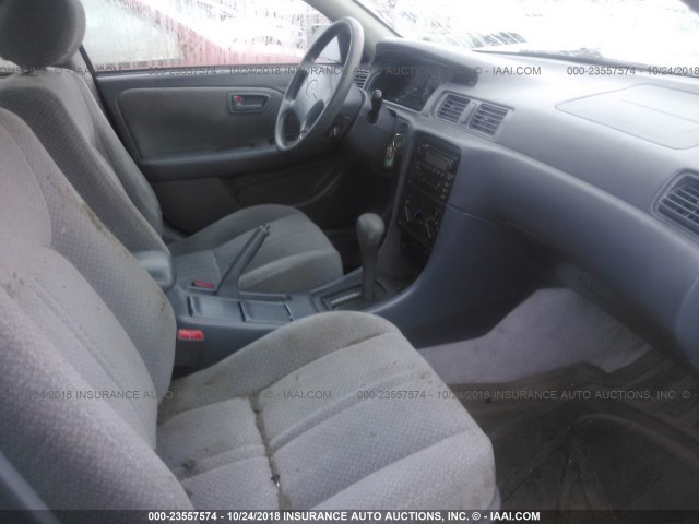 JT2BG22K010573876 - 2001 TOYOTA CAMRY CE/LE/XLE 银色 照片 5