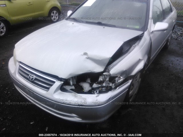 JT2BG22K010573876 - 2001 TOYOTA CAMRY CE/LE/XLE 银色 照片 6