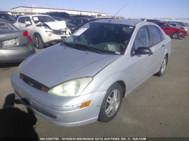 1FAFP34362W159333 - 2002 FORD FOCUS SE/SE COMFORT/SE SPORT SILVER photo 2