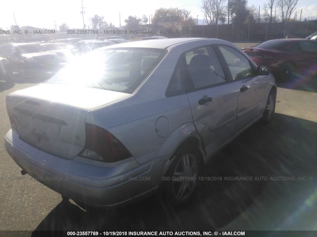 1FAFP34362W159333 - 2002 FORD FOCUS SE/SE COMFORT/SE SPORT SILVER photo 4