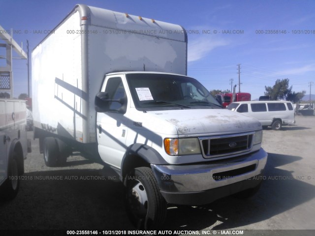 1FDAE55S03HA48886 - 2003 FORD E550 E550 SUPER DUTY CTWY VAN WHITE photo 1