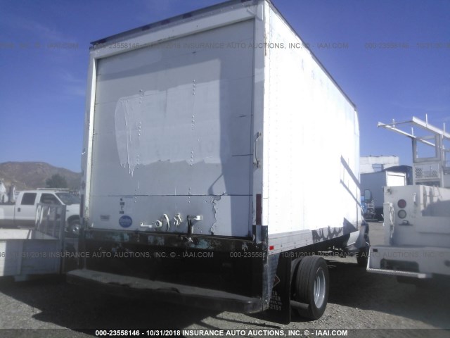 1FDAE55S03HA48886 - 2003 FORD E550 E550 SUPER DUTY CTWY VAN WHITE photo 4