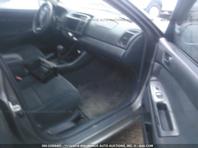 4T1BF32KX2U527316 - 2002 TOYOTA CAMRY LE/XLE/SE Boz foto 5