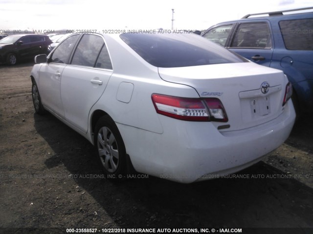 4T1BF3EK8AU542214 - 2010 TOYOTA CAMRY SE/LE/XLE WHITE photo 3