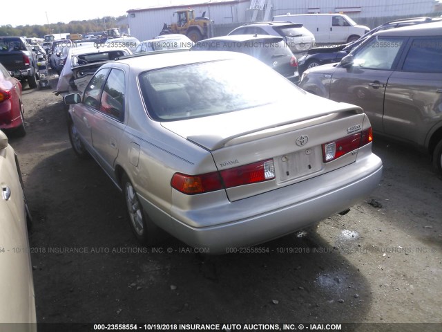 JT2BF28K810321397 - 2001 TOYOTA CAMRY LE/XLE 金色 照片 3