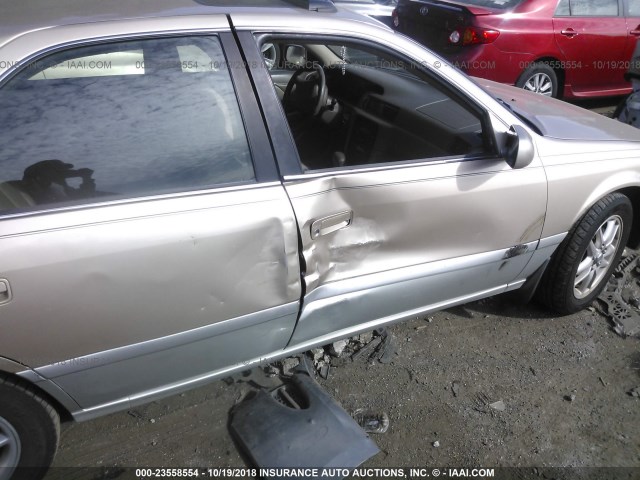 JT2BF28K810321397 - 2001 TOYOTA CAMRY LE/XLE 金色 照片 6