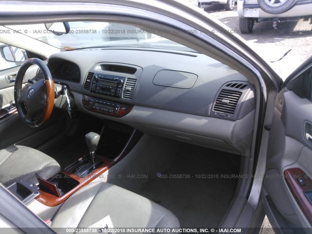 4T1BF30K72U512677 - 2002 TOYOTA CAMRY LE/XLE/SE 棕色 照片 5