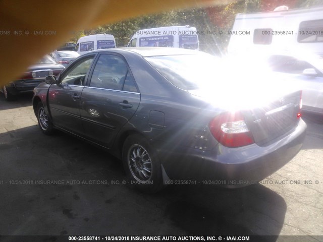 4T1BE30K52U526483 - 2002 TOYOTA CAMRY LE/XLE/SE GRAY photo 3