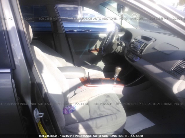 4T1BE30K52U526483 - 2002 TOYOTA CAMRY LE/XLE/SE GRAY photo 5