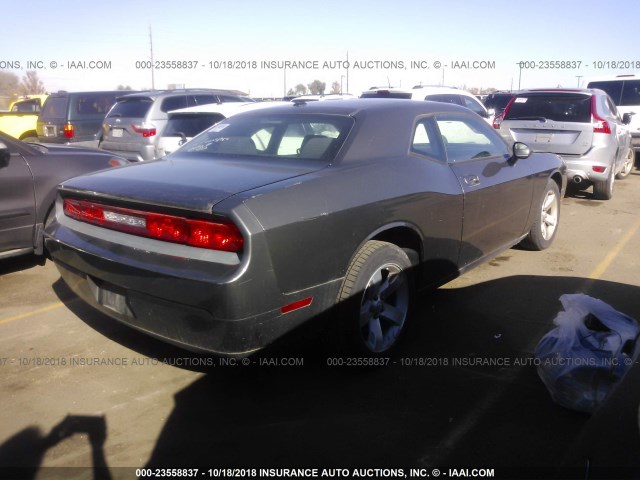 2B3LJ44VX9H604902 - 2009 DODGE CHALLENGER SE GRAY photo 4