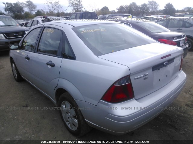 1FAHP34N07W264516 - 2007 FORD FOCUS ZX4/S/SE/SES 银色 照片 3