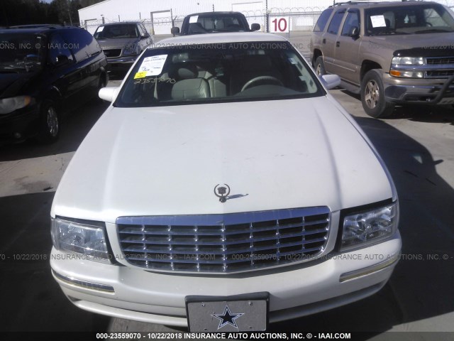 1G6KE54Y8WU806406 - 1998 CADILLAC DEVILLE DELEGANCE WHITE photo 6