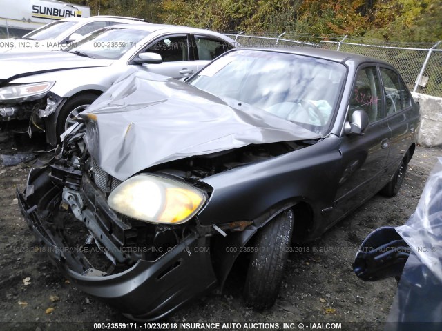 KMHCG45C55U594552 - 2005 HYUNDAI ACCENT GRAY photo 2