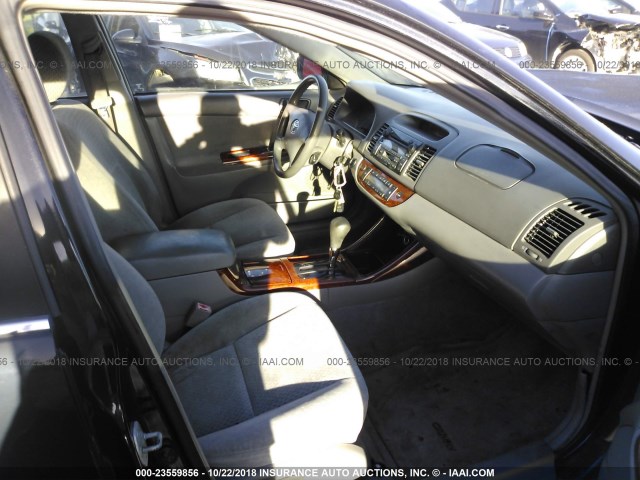 4T1BE32K93U172496 - 2003 TOYOTA CAMRY LE/XLE/SE Қара фото 5