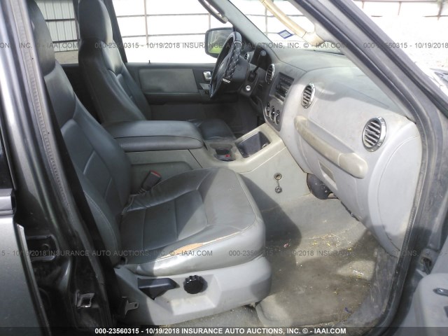 1FMFU15L44LB08368 - 2004 FORD EXPEDITION XLT GRAY photo 5