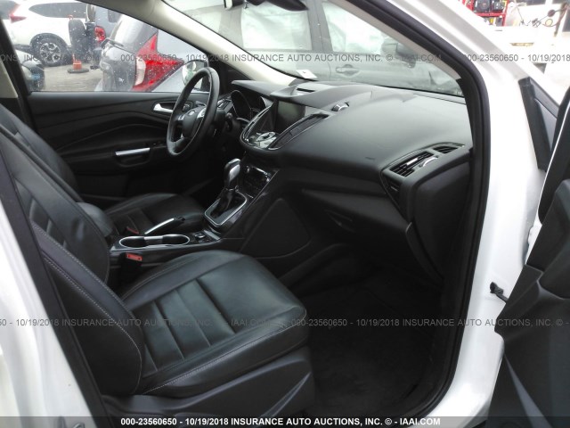 1FMCU9J91EUA39579 - 2014 FORD ESCAPE TITANIUM WHITE photo 5