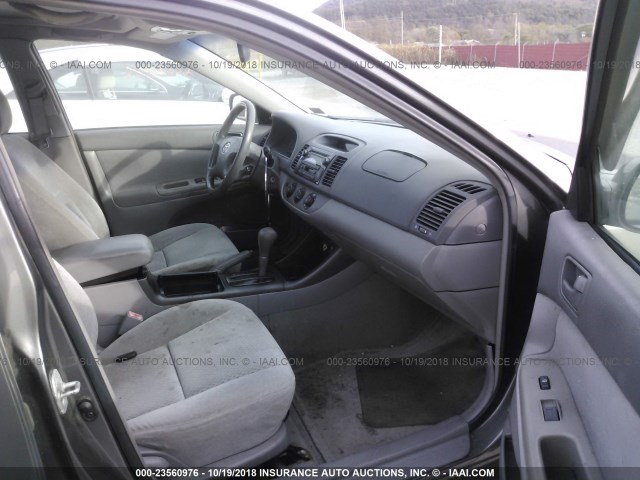 4T1BE32K23U669535 - 2003 TOYOTA CAMRY LE/XLE/SE Сұр фото 5