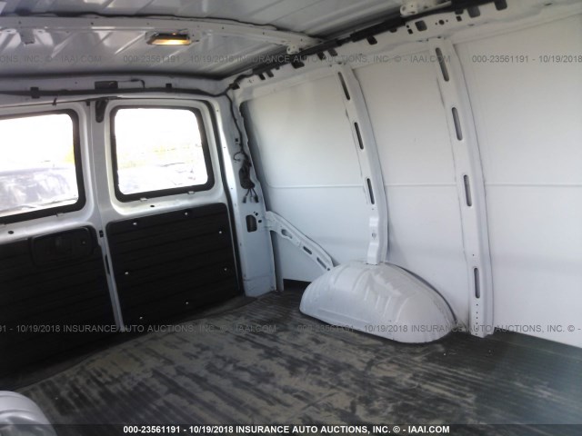 1GCUGADX3A1182573 - 2010 CHEVROLET EXPRESS G1500  WHITE photo 8