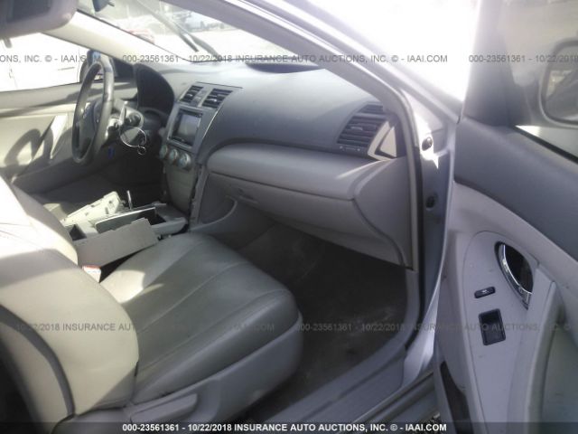 4T1BE46K57U015909 - 2007 TOYOTA CAMRY NEW GENERAT CE/LE/XLE/SE SILVER photo 5