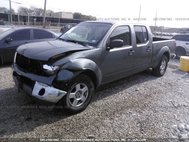 1N6AD09U27C404583 - 2007 NISSAN FRONTIER CREW CAB LE/SE/OFF ROAD GRAY photo 2