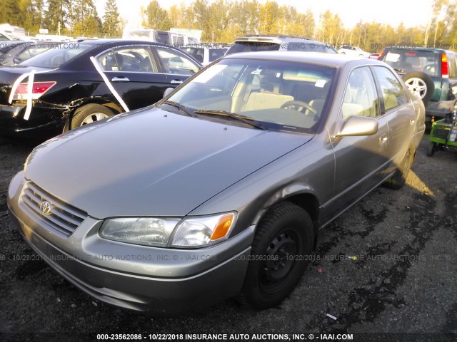 JT2BG22K8X0317106 - 1999 TOYOTA CAMRY LE/XLE GRAY photo 2