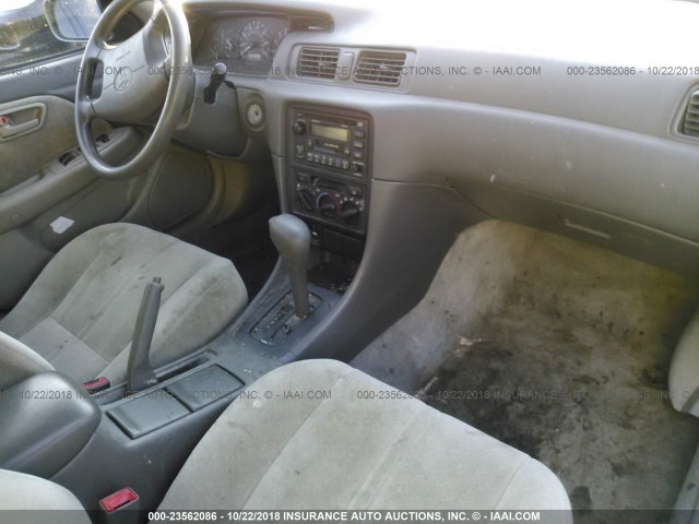 JT2BG22K8X0317106 - 1999 TOYOTA CAMRY LE/XLE GRAY photo 5