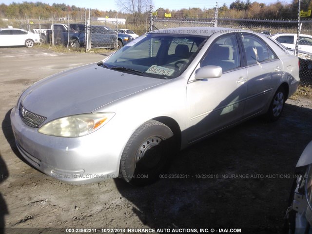 4T1BE32K33U190007 - 2003 TOYOTA CAMRY LE/XLE/SE SILVER photo 2