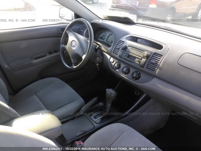 4T1BE32K33U190007 - 2003 TOYOTA CAMRY LE/XLE/SE SILVER photo 5