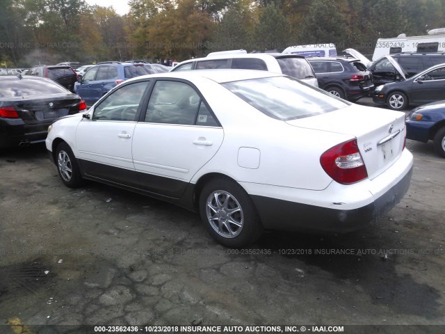 JTDBE32KX20064642 - 2002 TOYOTA CAMRY LE/XLE/SE WHITE photo 3