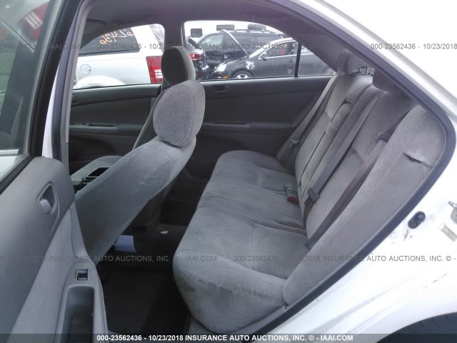 JTDBE32KX20064642 - 2002 TOYOTA CAMRY LE/XLE/SE WHITE photo 8