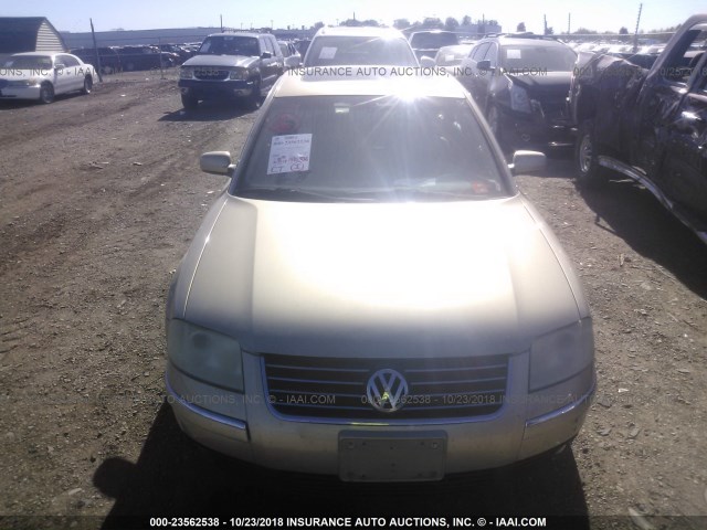 WVWRH63B12P044423 - 2002 VOLKSWAGEN PASSAT GLX GOLD photo 6