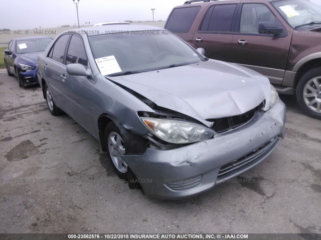 4T1BE32K25U618149 - 2005 TOYOTA CAMRY LE/XLE/SE GRAY photo 1