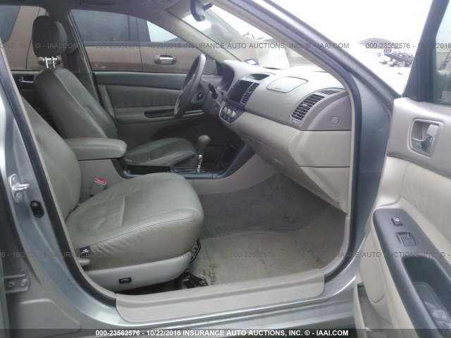 4T1BE32K25U618149 - 2005 TOYOTA CAMRY LE/XLE/SE GRAY photo 5