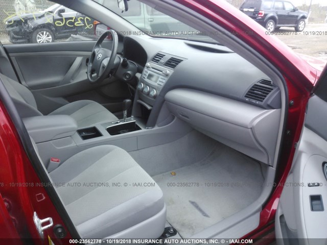 4T1BK46K38U059059 - 2008 TOYOTA CAMRY LE/XLE/SE RED photo 5