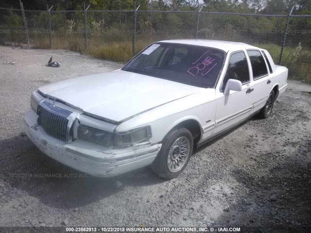 1LNLM81W0TY659295 - 1996 LINCOLN TOWN CAR EXECUTIVE WHITE photo 2