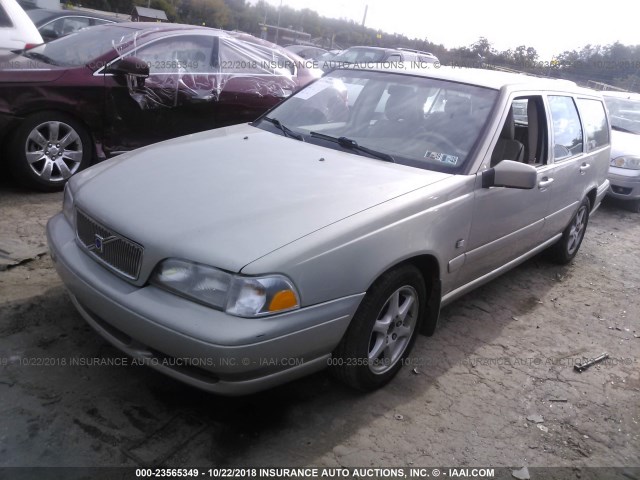 YV1LW61J6Y2720967 - 2000 VOLVO V70 SE SILVER photo 2