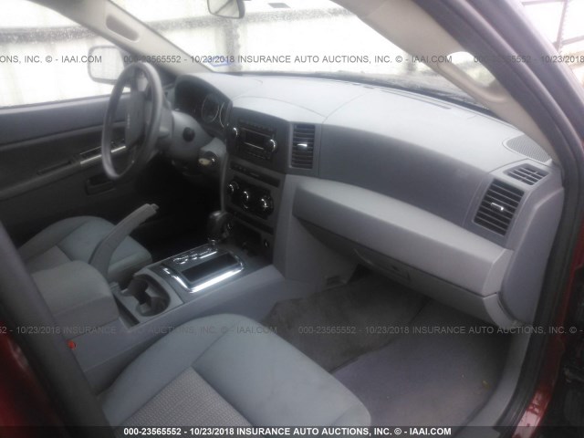 1J8GS48K07C597710 - 2007 JEEP GRAND CHEROKEE LAREDO/COLUMBIA/FREEDOM RED photo 5